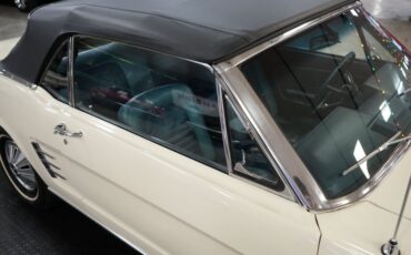 Ford-Mustang-1966-White-Blue-11