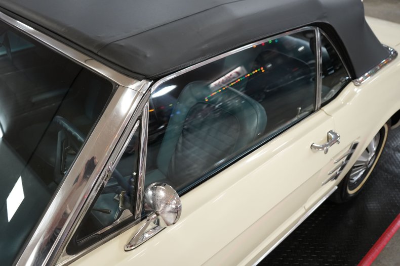 Ford-Mustang-1966-White-Blue-13
