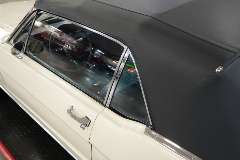 Ford-Mustang-1966-White-Blue-14