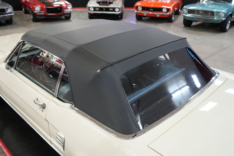 Ford-Mustang-1966-White-Blue-15