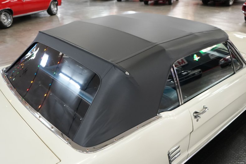 Ford-Mustang-1966-White-Blue-16