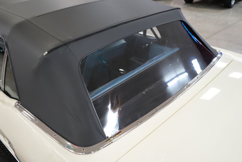 Ford-Mustang-1966-White-Blue-18