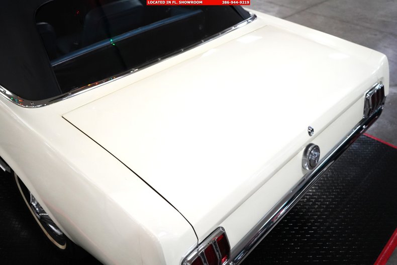 Ford-Mustang-1966-White-Blue-19