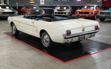 Ford-Mustang-1966-White-Blue-2