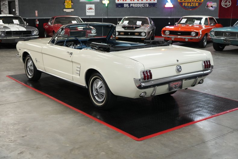 Ford-Mustang-1966-White-Blue-2