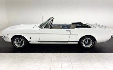 Ford-Mustang-1966-White-Blue-2