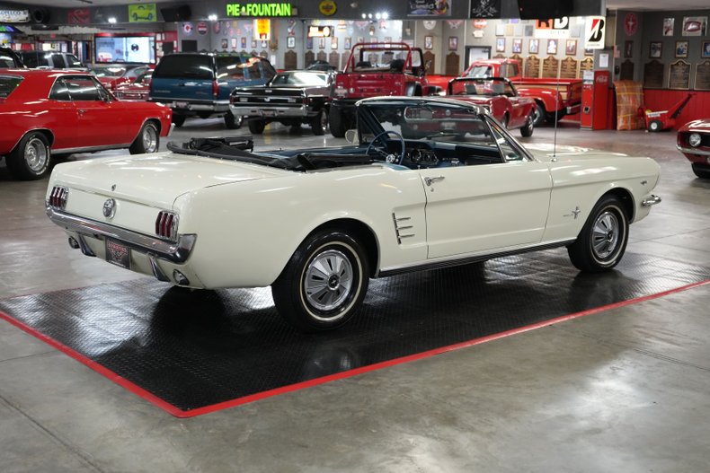 Ford-Mustang-1966-White-Blue-20