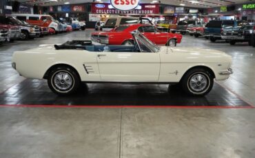 Ford-Mustang-1966-White-Blue-21
