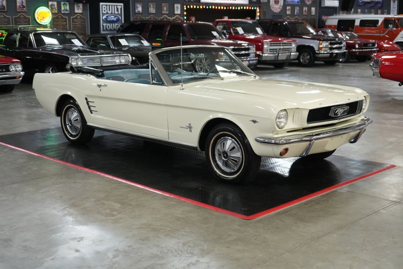 Ford-Mustang-1966-White-Blue-22