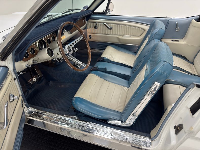 Ford-Mustang-1966-White-Blue-22