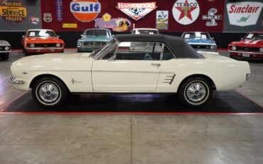 Ford-Mustang-1966-White-Blue-24