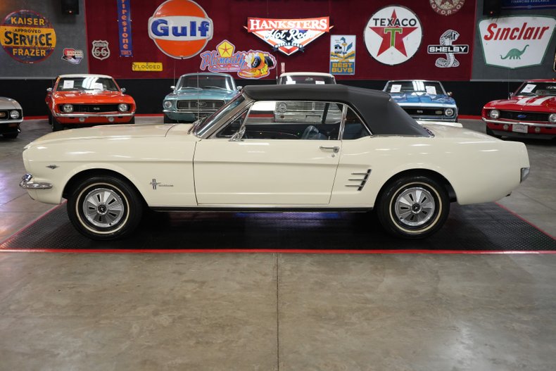 Ford-Mustang-1966-White-Blue-24