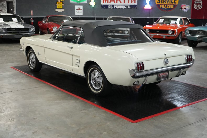 Ford-Mustang-1966-White-Blue-25