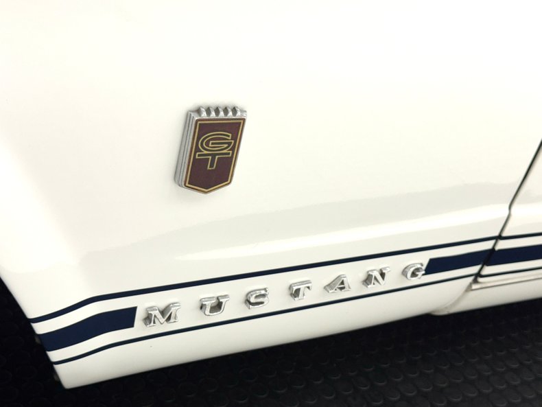 Ford-Mustang-1966-White-Blue-25