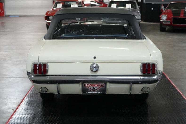 Ford-Mustang-1966-White-Blue-26