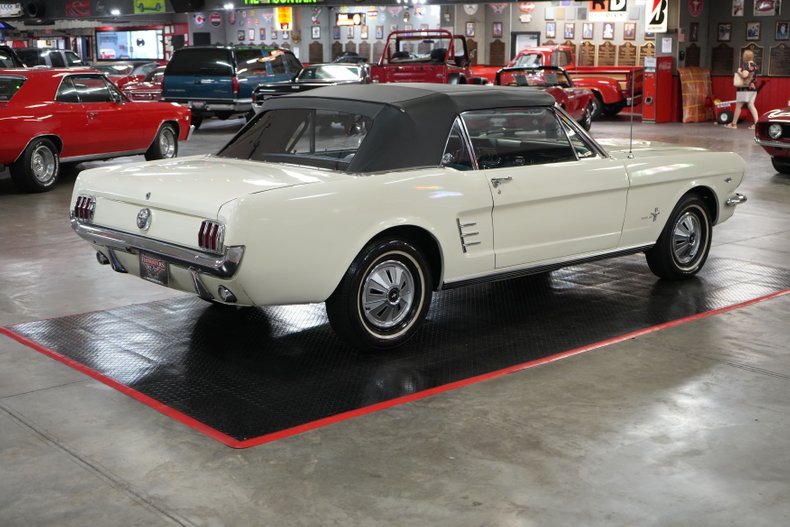 Ford-Mustang-1966-White-Blue-27
