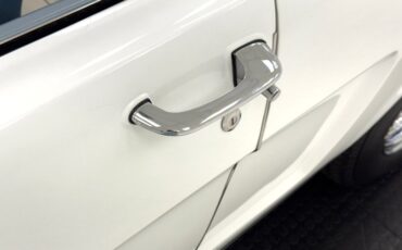 Ford-Mustang-1966-White-Blue-27
