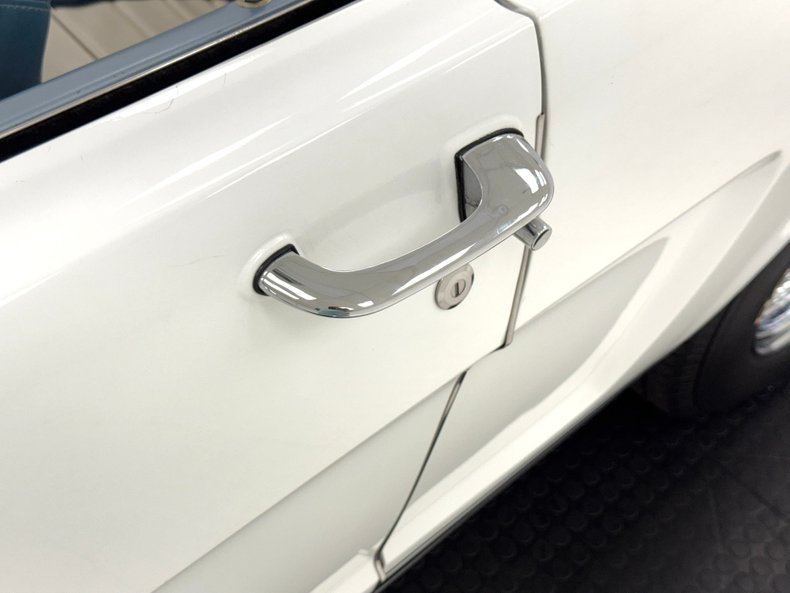 Ford-Mustang-1966-White-Blue-27
