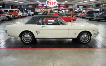 Ford-Mustang-1966-White-Blue-28