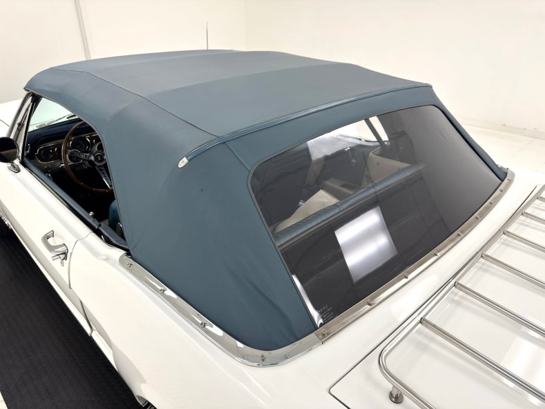 Ford-Mustang-1966-White-Blue-28
