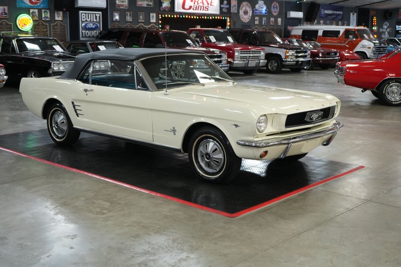Ford-Mustang-1966-White-Blue-29