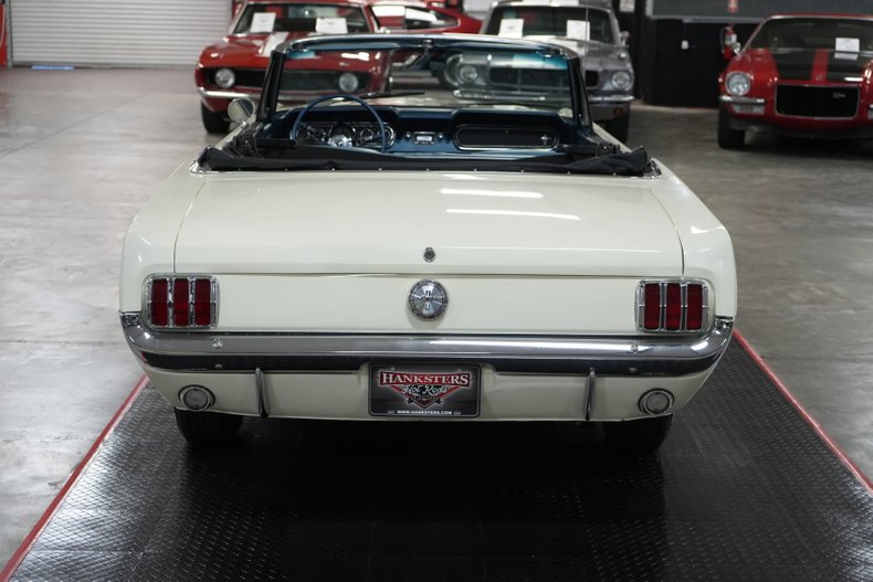 Ford-Mustang-1966-White-Blue-3
