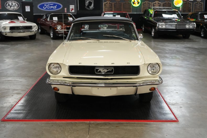Ford-Mustang-1966-White-Blue-30