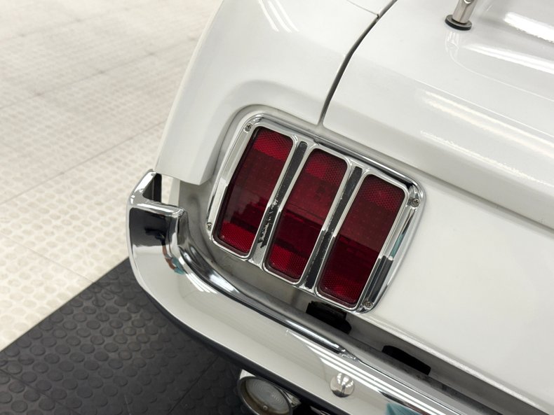 Ford-Mustang-1966-White-Blue-30