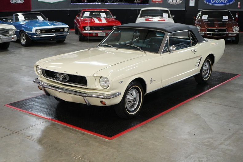 Ford-Mustang-1966-White-Blue-31