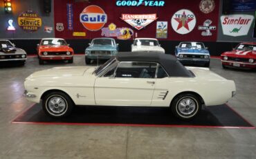 Ford-Mustang-1966-White-Blue-32