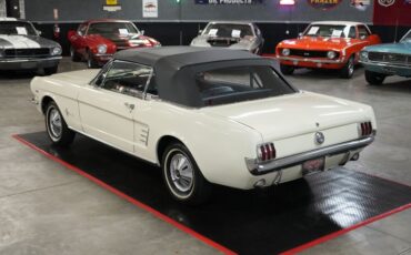 Ford-Mustang-1966-White-Blue-33