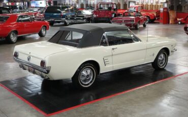 Ford-Mustang-1966-White-Blue-35
