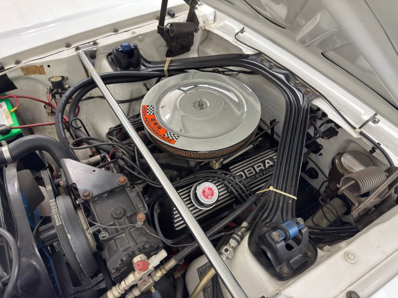 Ford-Mustang-1966-White-Blue-35