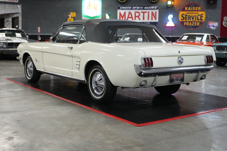 Ford-Mustang-1966-White-Blue-37