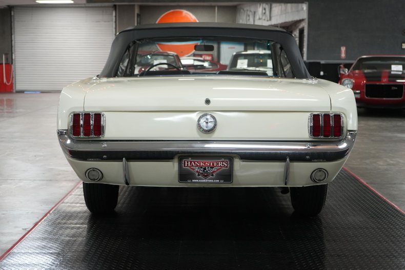 Ford-Mustang-1966-White-Blue-38