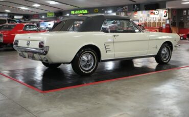 Ford-Mustang-1966-White-Blue-39