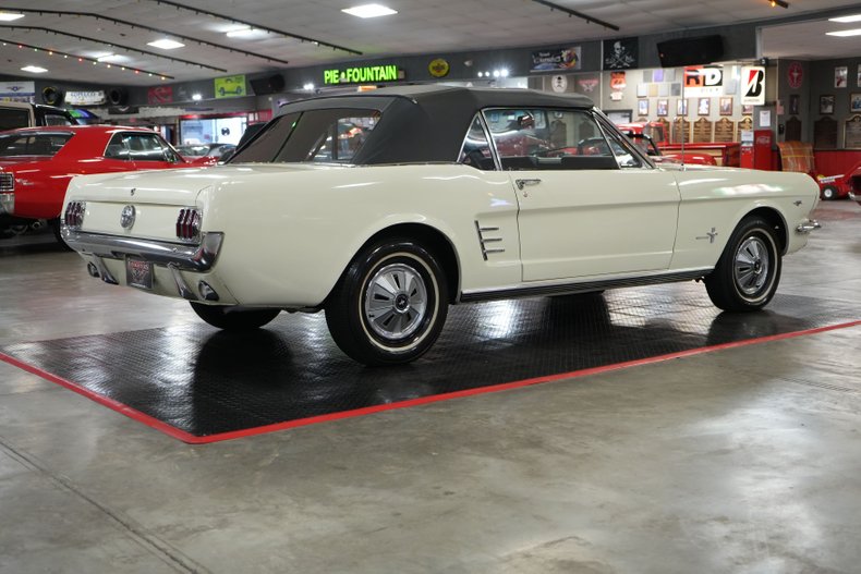 Ford-Mustang-1966-White-Blue-39