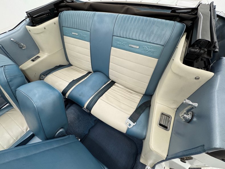 Ford-Mustang-1966-White-Blue-39