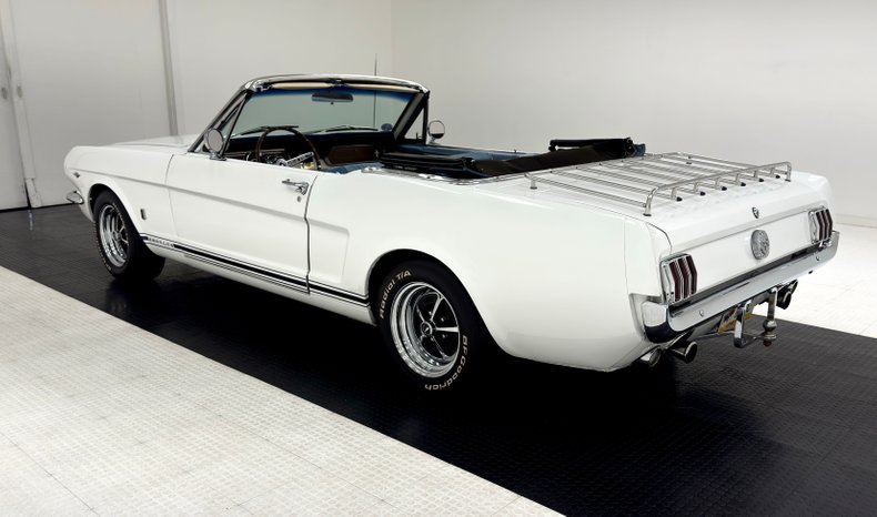 Ford-Mustang-1966-White-Blue-4