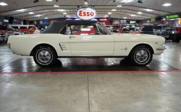 Ford-Mustang-1966-White-Blue-40