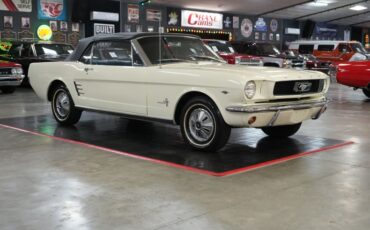Ford-Mustang-1966-White-Blue-41