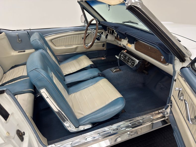 Ford-Mustang-1966-White-Blue-41
