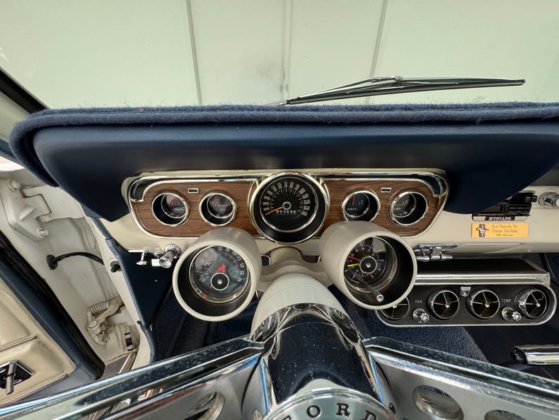 Ford-Mustang-1966-White-Blue-44