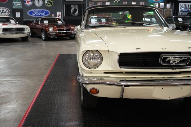 Ford-Mustang-1966-White-Blue-45