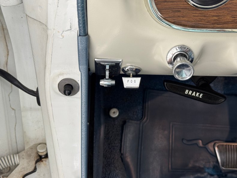 Ford-Mustang-1966-White-Blue-45