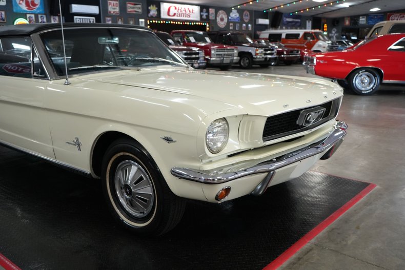 Ford-Mustang-1966-White-Blue-46