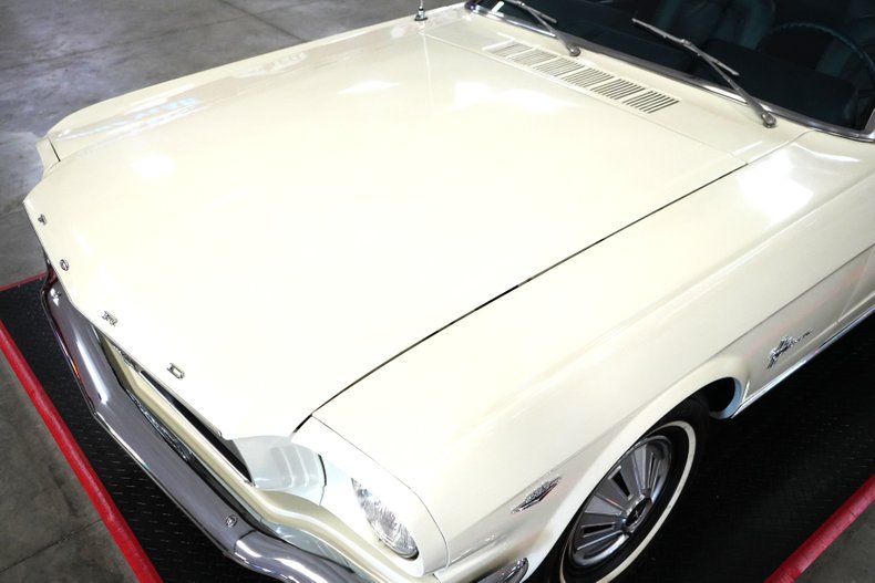 Ford-Mustang-1966-White-Blue-48