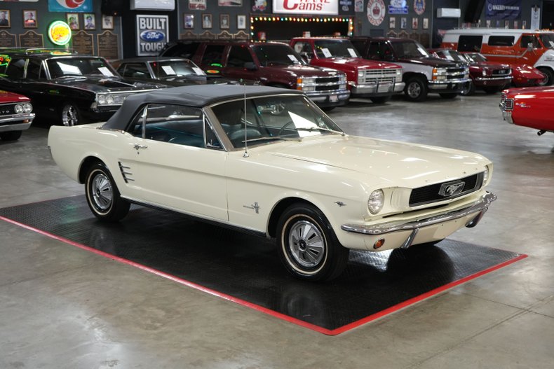Ford-Mustang-1966-White-Blue-6