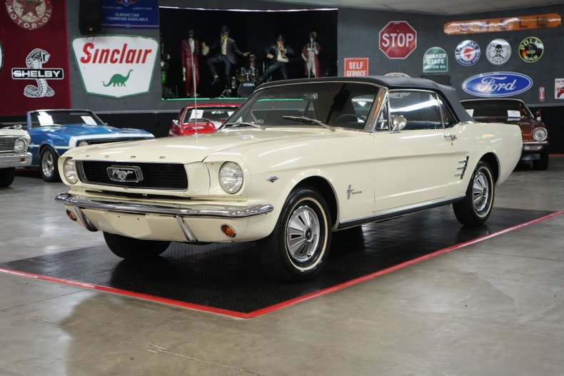 Ford-Mustang-1966-White-Blue-8