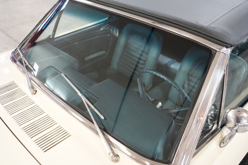Ford-Mustang-1966-White-Blue-9